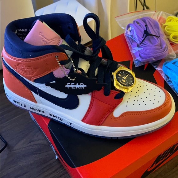 WMNS Air Jordan 1 Mid Fearless (Size 6w) - Picture 5 of 16